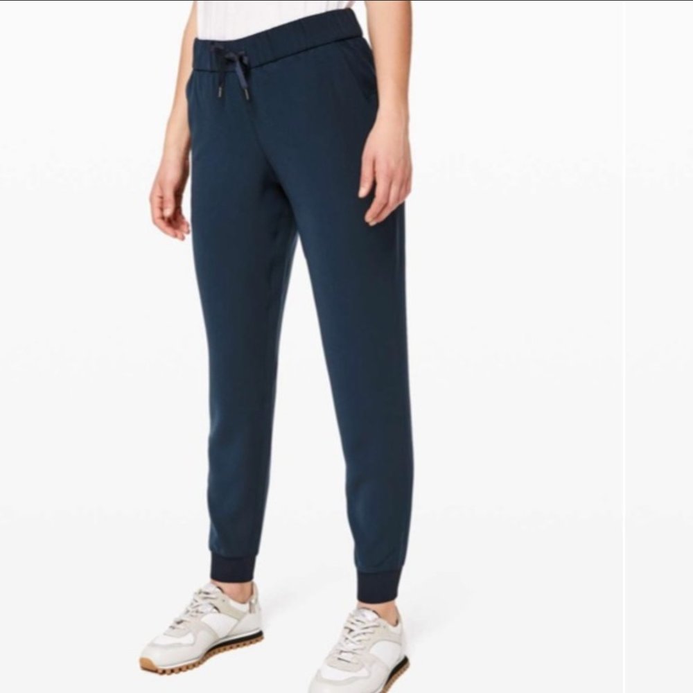 SOLD NWT Lululemon On The Fly Joggers